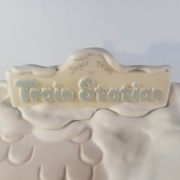Precious Moments Sugar Town Lighted Train Station Figurine Enesco 150150 1995 - Picture 6 of 16